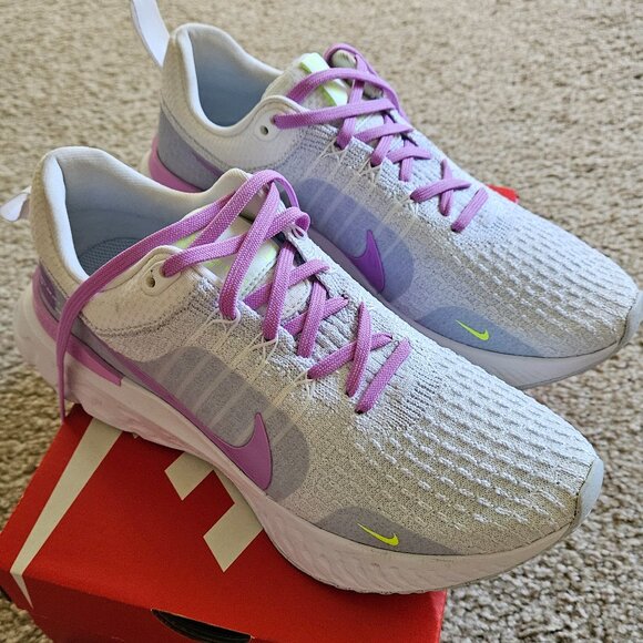 Like new Nike React Running Woman's shoes size 8 - Picture 1 of 4